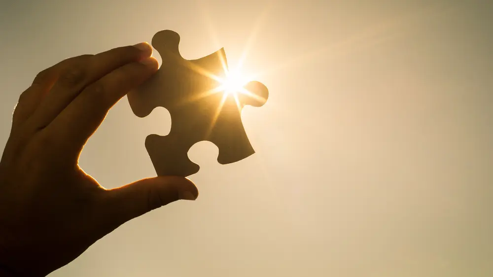 Puzzleteil vor Sonne – © kieferpix / iStock.com