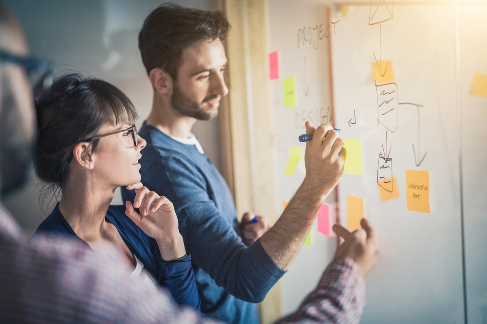 Paar Post its – © scyther5 / iStock.com