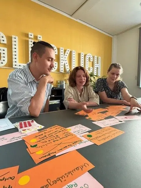 © © Bildnachweis: Chocoversum – Verwendung mit freundlicher Genehmigung im Rahmen des ZZA-Projekts / Privat/Non-kommerziell Workshop mit der Personen